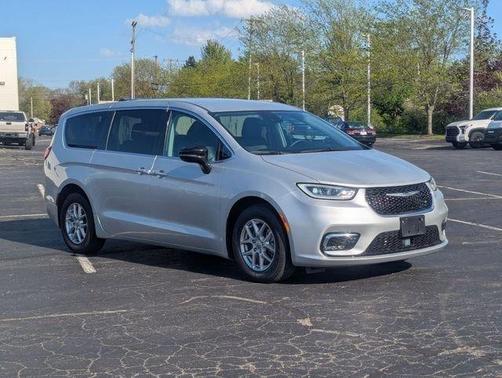 Silver Mist Clearcoat 2024 Chrysler Pacifica Touring-L