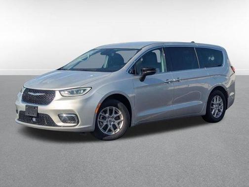 Silver Mist Clearcoat 2024 Chrysler Pacifica Touring-L