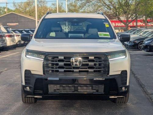 Platinum White Pearl 2026 Honda Pilot Sport