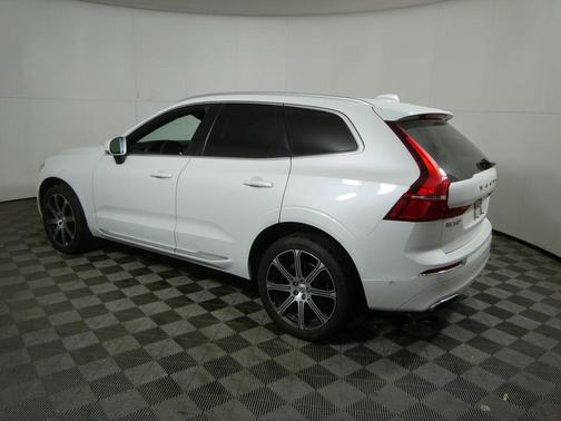 Crystal White Metallic 2021 Volvo XC60 T5 Inscription