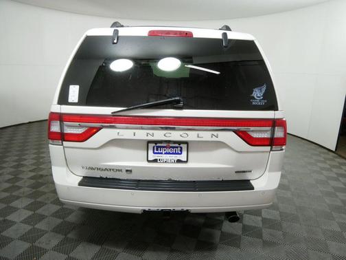 2015 Lincoln Navigator Base