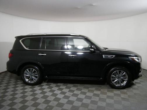 2022 INFINITI QX80 Luxe