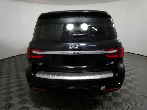 2022 INFINITI QX80 Luxe