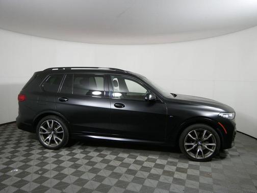 2022 BMW X7 M50i