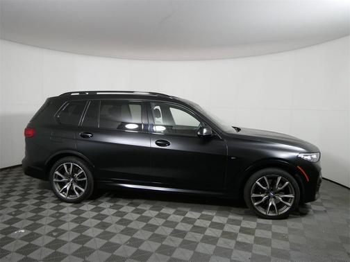 2022 BMW X7 M50i