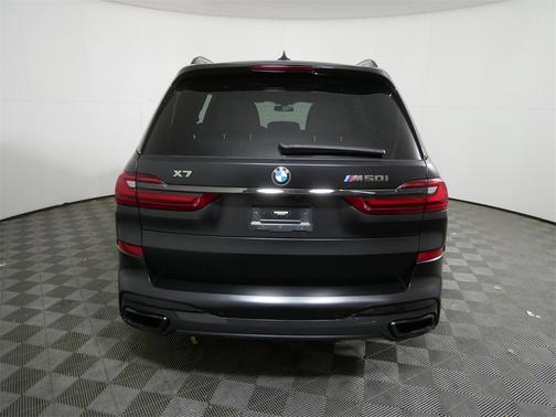 2022 BMW X7 M50i
