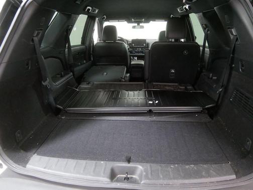 Pearl White Tricoat/Super Black 2024 Nissan Pathfinder Rock Creek 4WD