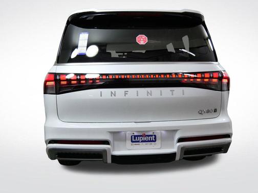 Radiant White 2026 INFINITI QX80 Luxe