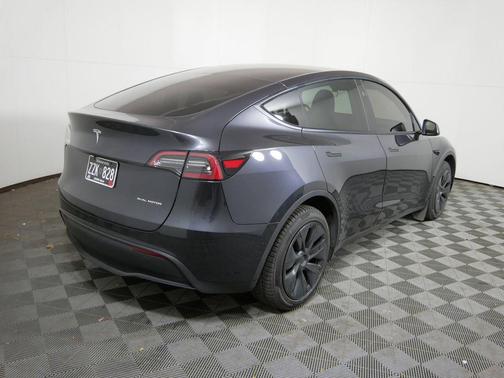 2024 Tesla Model Y Long Range Dual Motor All-Wheel Drive