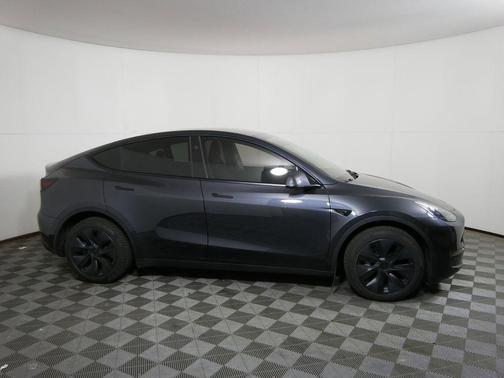 2024 Tesla Model Y Long Range Dual Motor All-Wheel Drive