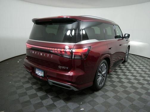 2025 INFINITI QX80 Luxe
