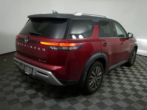 2022 Nissan Pathfinder SL 4WD