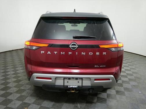 2022 Nissan Pathfinder SL 4WD
