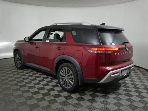 2022 Nissan Pathfinder SL 4WD