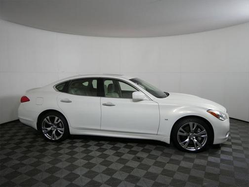 2014 INFINITI Q70 5.6X