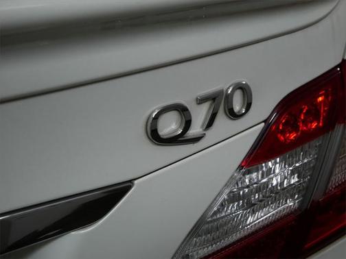 2014 INFINITI Q70 5.6X