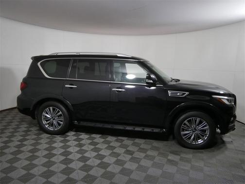 2022 INFINITI QX80 Luxe