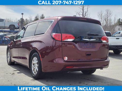 2023 Chrysler Voyager LX