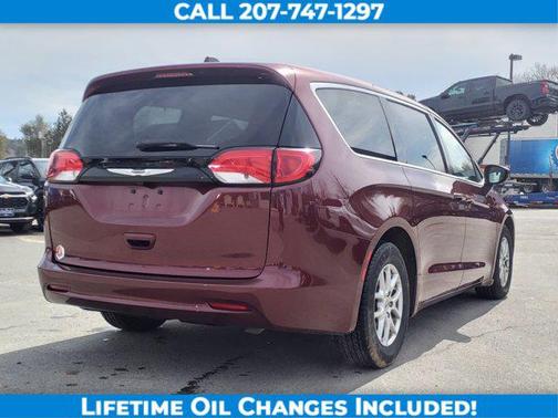 2023 Chrysler Voyager LX