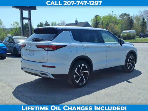 Cosmic Blue Metallic 2024 Mitsubishi Outlander SE S-AWC