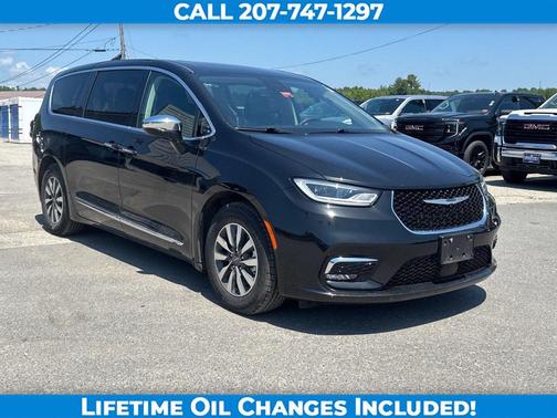 Brilliant Black Crystal Pearlcoat 2023 Chrysler Pacifica Hybrid Limited