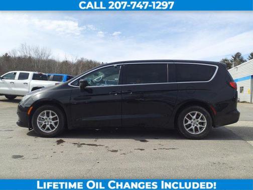 2022 Chrysler Voyager LX