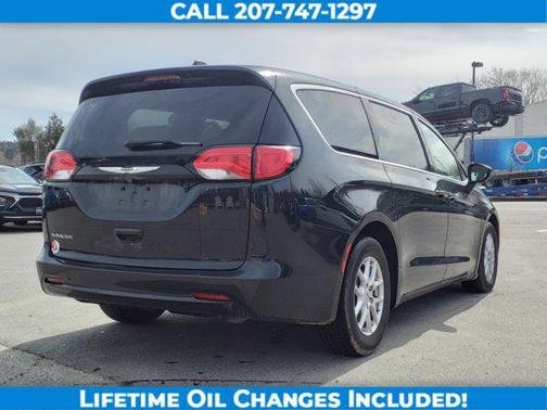 2022 Chrysler Voyager LX