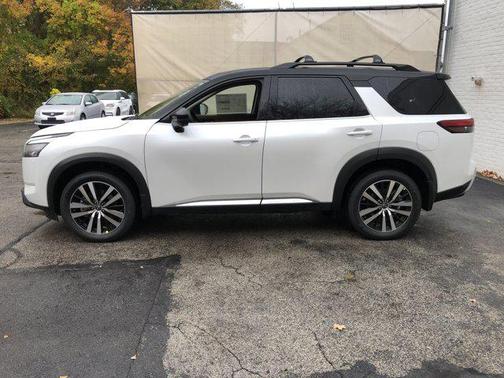 2025 Nissan Pathfinder Platinum 4WD