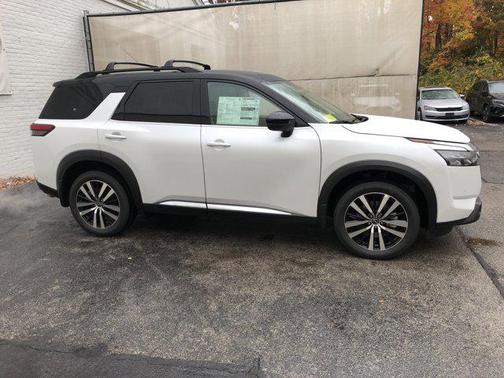 2025 Nissan Pathfinder Platinum 4WD