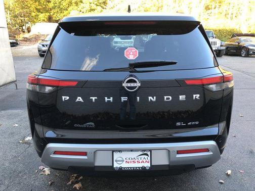 2025 Nissan Pathfinder SL 4WD