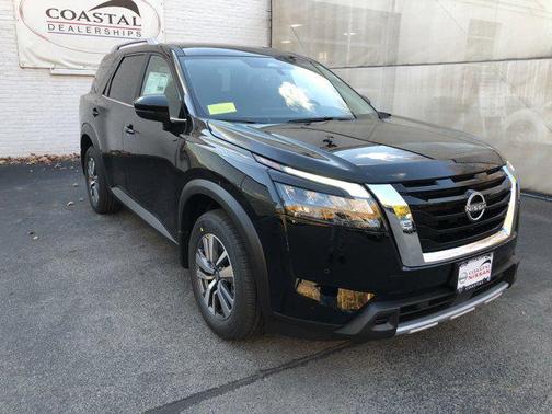 2025 Nissan Pathfinder SL 4WD