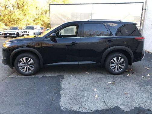 2025 Nissan Pathfinder SL 4WD