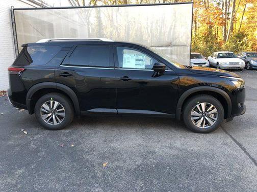 2025 Nissan Pathfinder SL 4WD