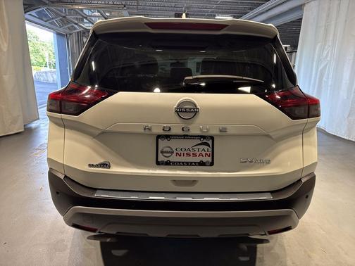 Pearl White Tricoat 2023 Nissan Rogue SV