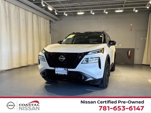 Pearl White Tricoat/Super Black 2023 Nissan Rogue SV