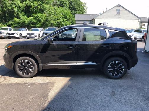 CHARCOAL/SUPER BLAC 2026 Nissan Kicks SV