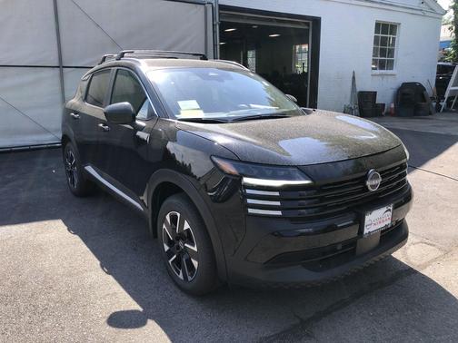 CHARCOAL/SUPER BLAC 2026 Nissan Kicks SV