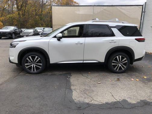 2025 Nissan Pathfinder Platinum 4WD