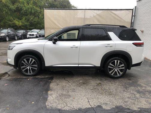 2025 Nissan Pathfinder Platinum 4WD