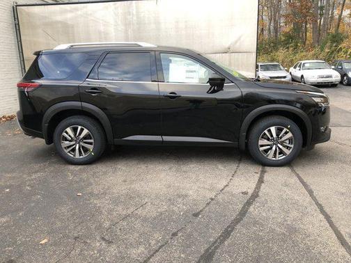 2025 Nissan Pathfinder SL 4WD