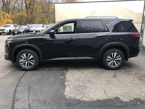 2025 Nissan Pathfinder SL 4WD