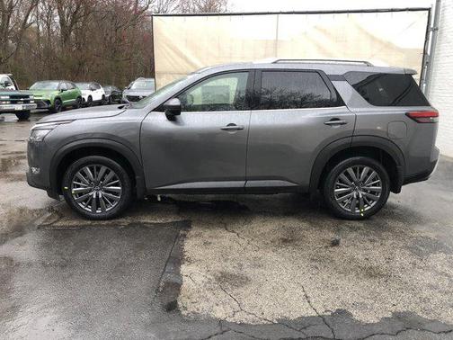 2025 Nissan Pathfinder SL 4WD