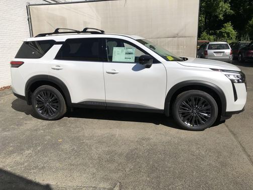 CHARCOAL/EVEREST WH 2026 Nissan Pathfinder SL