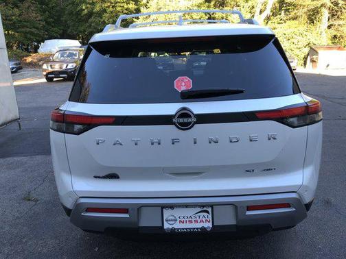 2025 Nissan Pathfinder SL 4WD