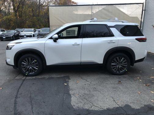 2025 Nissan Pathfinder SL 4WD