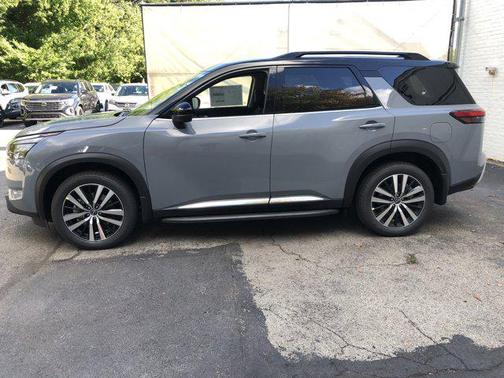 2025 Nissan Pathfinder Platinum 4WD