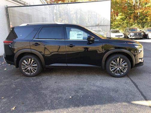 2025 Nissan Pathfinder SL 4WD