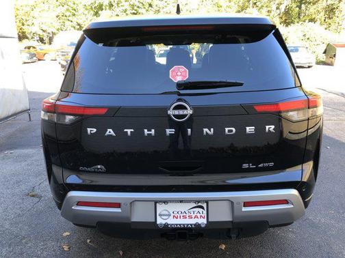 2025 Nissan Pathfinder SL 4WD