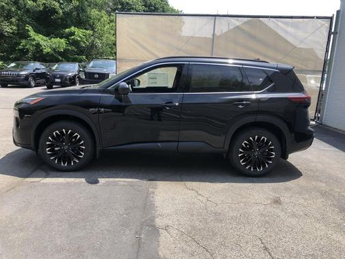 CHARCOAL/SUPER BLAC 2026 Nissan Rogue Dark Armor