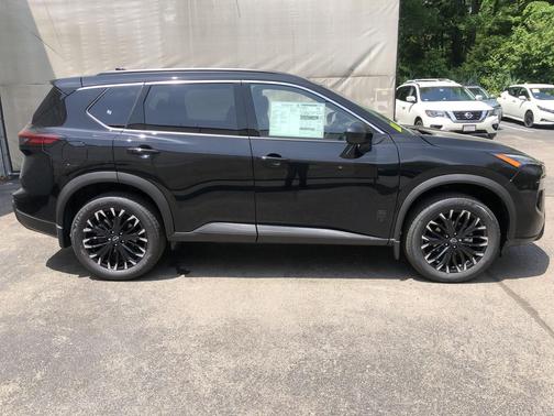 CHARCOAL/SUPER BLAC 2026 Nissan Rogue Dark Armor